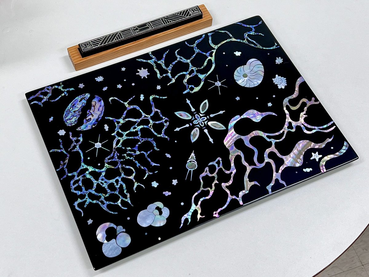 ✨무형유산·전통공예를 배울 수 있는 교육기관 소개 타래✨

저도 처음에 배울 수 있는 곳 찾느라 많은 뺑이를 쳤고... 배우고 싶은데 어떤 것부터 검색해야 할지 모르겠는 분들을 위해 이 타래를 씁니다.
공예 분야 위주임을 염두에 둬주세요!

타래 박제용 사진은 늘 우려먹는 제 작품 사진🌈🌊✨