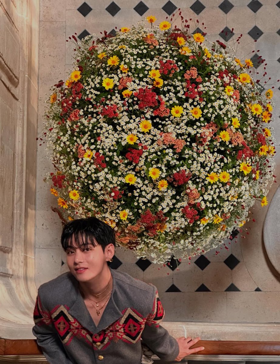 DailylofV's tweet image. OMG TAEHYUNG MY LOVEEEE!!