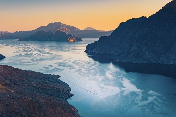 Musandam_Oman's tweet image. #من_مسندم🗻
وصف القنصل البريطاني مايلز في كتابه "الخليج بلدانه وقبائله" #مسندم بقوله: (في اعتقادي أنّه لا توجد في العالم مناطق تعكس عدم انتظام في التضاريس كما في هذه المنطقة)، واضاف بان #مسندم تبدأ من #دبا على خليج (بحر) عُمان، وينتهي عند رأس #شعم في الخليج العربي
#مسندم_عُمان