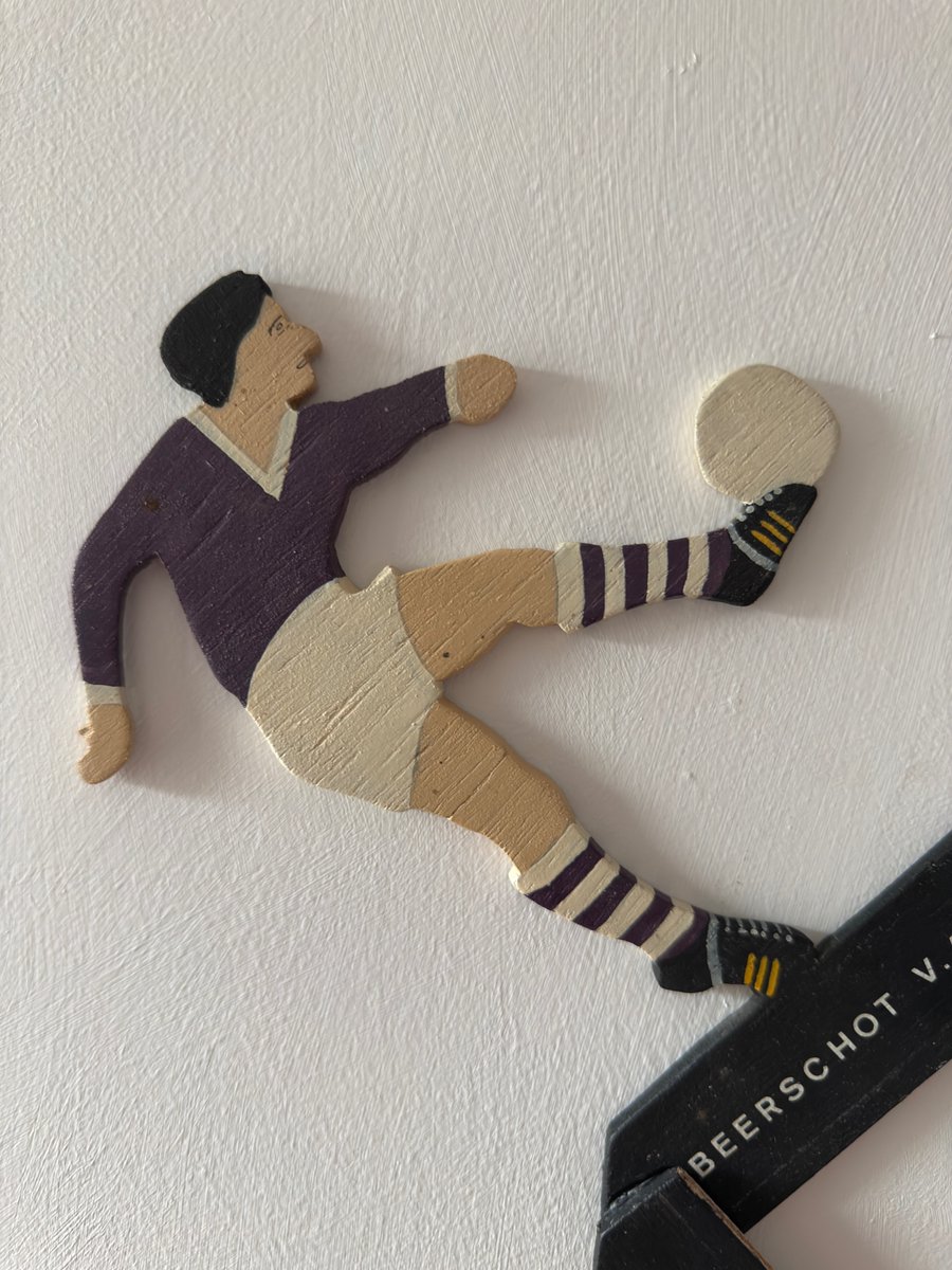 Any of my Belgian fiends got these? I managed to get 9 and am looking for some more. Not sure which clubhouse these came from but those that regularly watch Belgian non-league will be familiar with the league ladders, normally on or behind the bar. This lot must be early 80's I