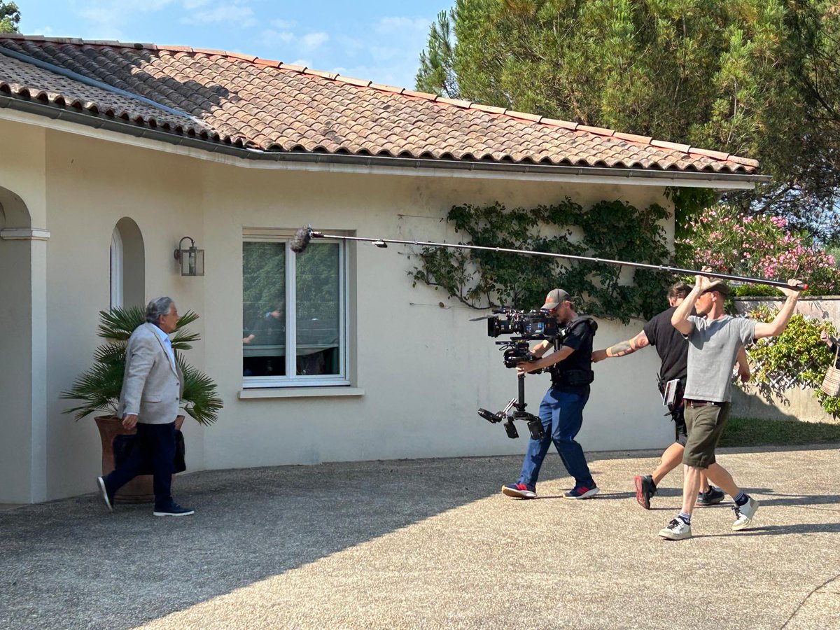 Christian Clavier (@ch_clavier) on Twitter photo Clap de fin pour le tournage de #Cocorico2 !
Ravi de retrouver Didier Bourdon, un partenaire de jeu exceptionnel.
Merci à toute l’équipe pour cette belle énergie.
Pensées à Marianne Denicourt & <a href="/slytestud/">testud sylvie</a>, précieuses tout au long du projet.
Hâte de vous montrer ça ! 🎥✨ Clap de fin pour le tournage de #Cocorico2 !
Ravi de retrouver Didier Bourdon, un partenaire de jeu exceptionnel.
Merci à toute l’équipe pour cette belle énergie.
Pensées à Marianne Denicourt & <a href="/slytestud/">testud sylvie</a>, précieuses tout au long du projet.
Hâte de vous montrer ça ! 🎥✨