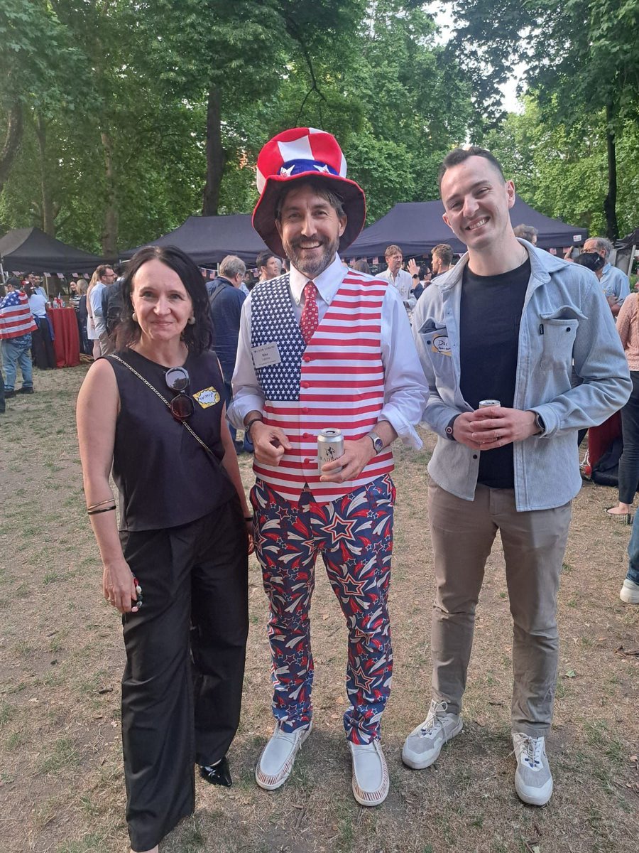 Last week, GBxers gathered with the WSGR community in London to celebrate America's Birthday with a BBQ 🇺🇸🇬🇧

Wonderful to see so many familiar faces turn out. Thanks @DanCGlazer for hosting us!