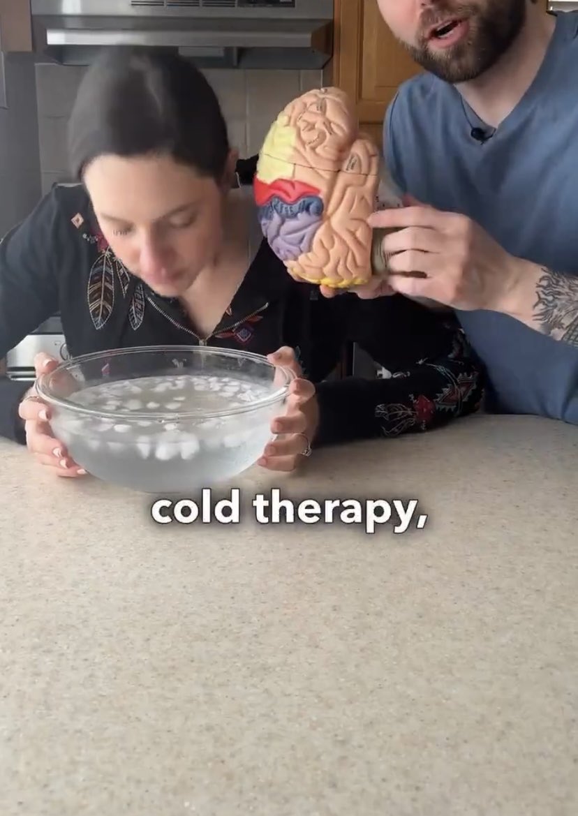 Beyin 🧠 Sağlığı İçin:

1. Soğuk maruziyeti, beyin sapını aktive eder;  bu da soluk alışı ve kalp hızını düzenler.