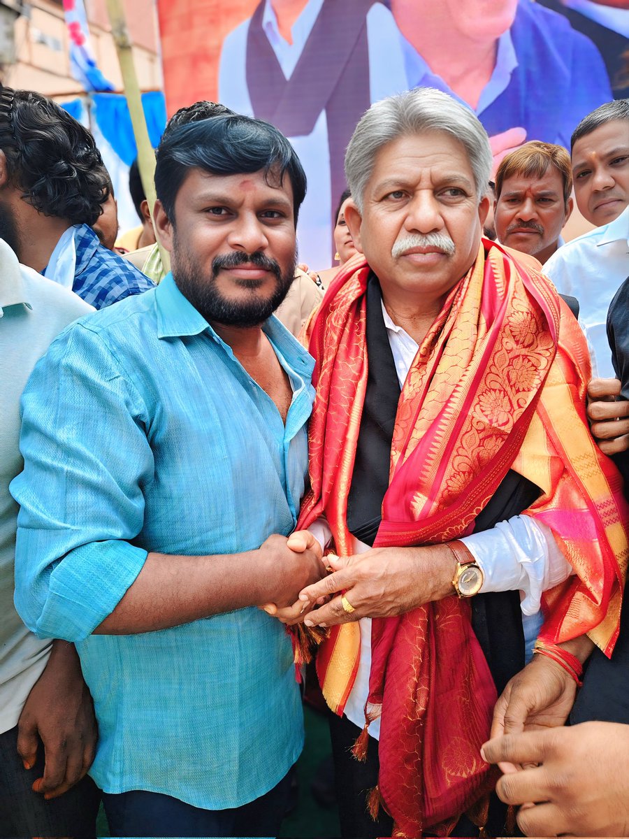CheetakoruK's tweet photo. పద్మ శ్రీ మంద కృష్ణ మాదిగ గారికి జన్మదిన శుభాకాంక్షలు తెలియచేస్తున్న మేడ్చల్ మల్కాజ్గిరి జిల్లా యువజన కాంగ్రెస్ కార్యదర్శి ఆ భగవంతుడు వారికి ఆయురారోగ్యాలు ప్రసాదించాలని మరెన్నో అవకాశాలను బడుగు బలహీన వర్గాలకు అందించాలని కోరుకుంటూ నా హృదయపూర్వక జన్మదిన శుభాకాంక్షలు తెలియచేస్తన్నాము https://t.co/PkJCQMXAzs