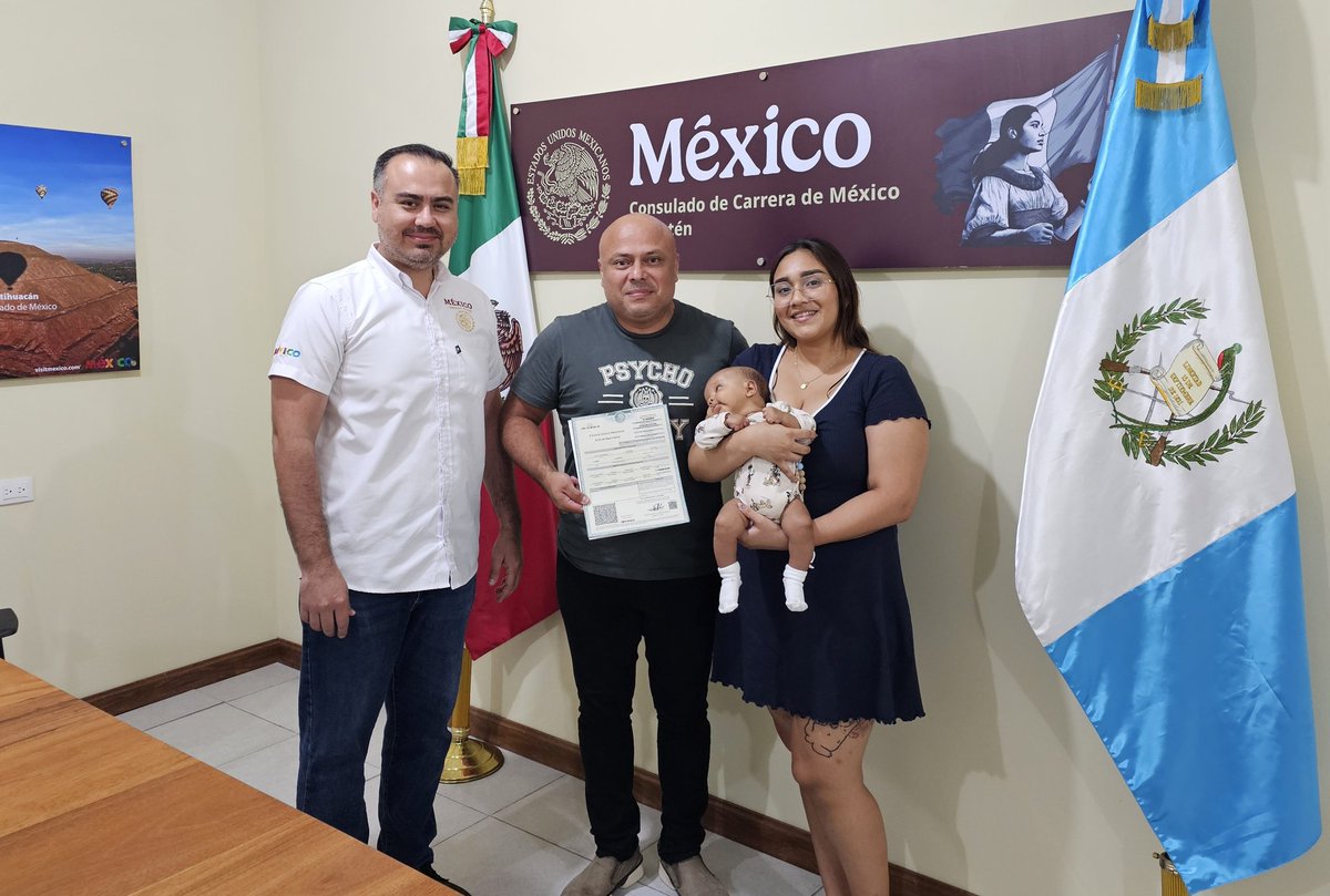 civanglez's tweet image. Alegres de registrar como mexicano a Theo, hijo de madre🇲🇽 y padre🇬🇹.
Recuerda que mexican@s no requieren cita en @ConsulMexPeten.
Si crees que tú o tus hij@s tienen derecho a la nacionalidad mexicana, ven para revisar sus documentos.
#ConsuladoDePuertasAbiertas
@SRE_mx