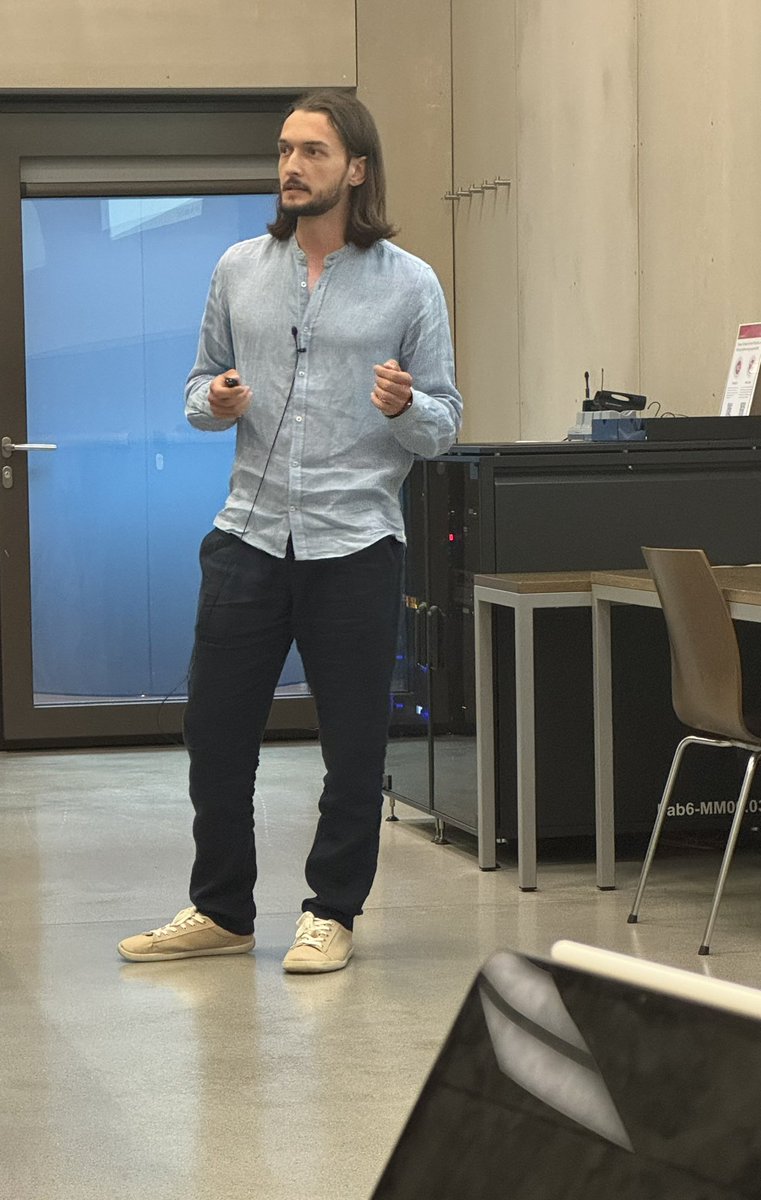 EvaHeviaGroup's tweet image. Very proud of our very own @vedaniluca flying the flag for @EvaHeviaGroup #eucomc2025 presenting his work with @AndryjBorys assessing #biphenylene coordination to alkali-metal #nickelates @DCBPunibern @EuCOMC2025