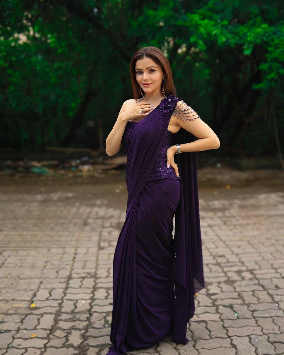 #RubinaDilaik 

celebsline.com/rubina-dilaik-…