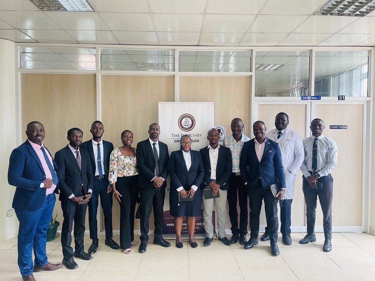 DaisyKatooko's tweet image. Standing in solidarity alongside UMA President @HerbertLuswata & Secretary General @MirembeDr after today's court hearing to end the chronic annual delays in deployment of medical interns. Many thanks @cehurduganda
@TheUMAofficial for pushing for timely placements