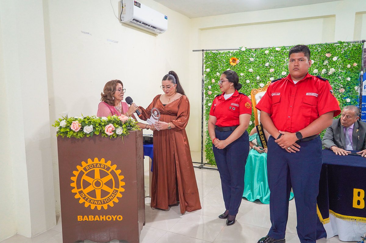 🤝 Con motivo de la culminación del período 2024–2025, el Club Rotario #Babahoyo realizó su cambio de directiva. 
📌 En el evento , el #BCBB recibió un reconocimiento, reafirmando nuestro compromiso como aliados estratégicos en la formación preventiva de niños y jóvenes.