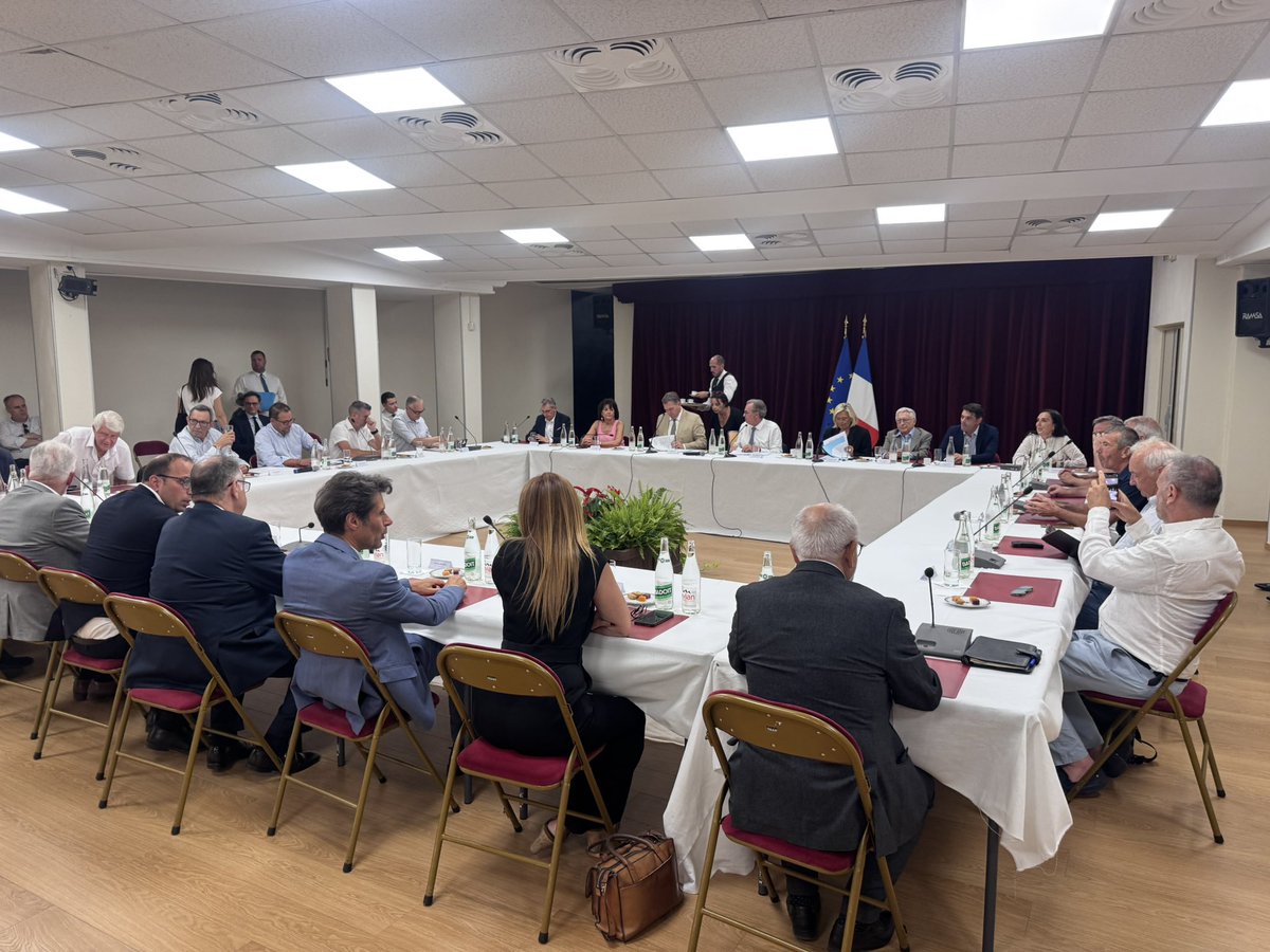 Pierre-Paul Léonelli (@ppleonelli) on Twitter photo Rencontre entre <a href="/RenaudMuselier/">Renaud Muselier</a> et les Maires de la communauté d’agglomération du pays de Grasse et son Président <a href="/JeromeViaud/">Jérôme Viaud</a>, en présence du Ministre <a href="/PhilippeTabarot/">Philippe Tabarot</a> et de la Députée <a href="/MTabarot/">Michèle Tabarot</a>.
L’occasion d’échanger concrètement sur leurs projets et de leur témoigner du Rencontre entre <a href="/RenaudMuselier/">Renaud Muselier</a> et les Maires de la communauté d’agglomération du pays de Grasse et son Président <a href="/JeromeViaud/">Jérôme Viaud</a>, en présence du Ministre <a href="/PhilippeTabarot/">Philippe Tabarot</a> et de la Députée <a href="/MTabarot/">Michèle Tabarot</a>.
L’occasion d’échanger concrètement sur leurs projets et de leur témoigner du