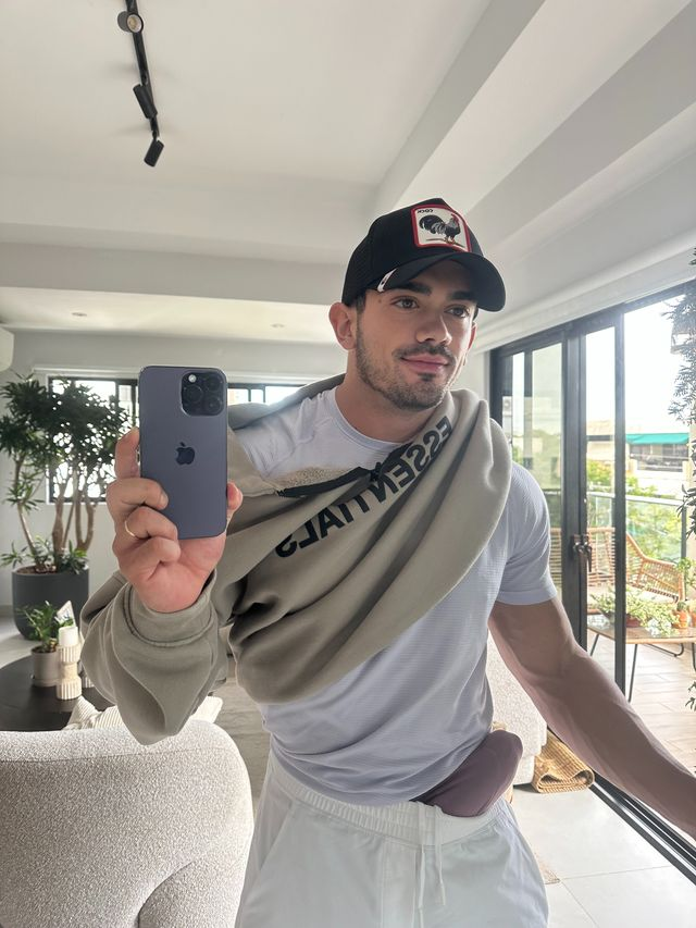 deleting in 25 hours, but whoever likes and says hi, i'll send nudyz in dm