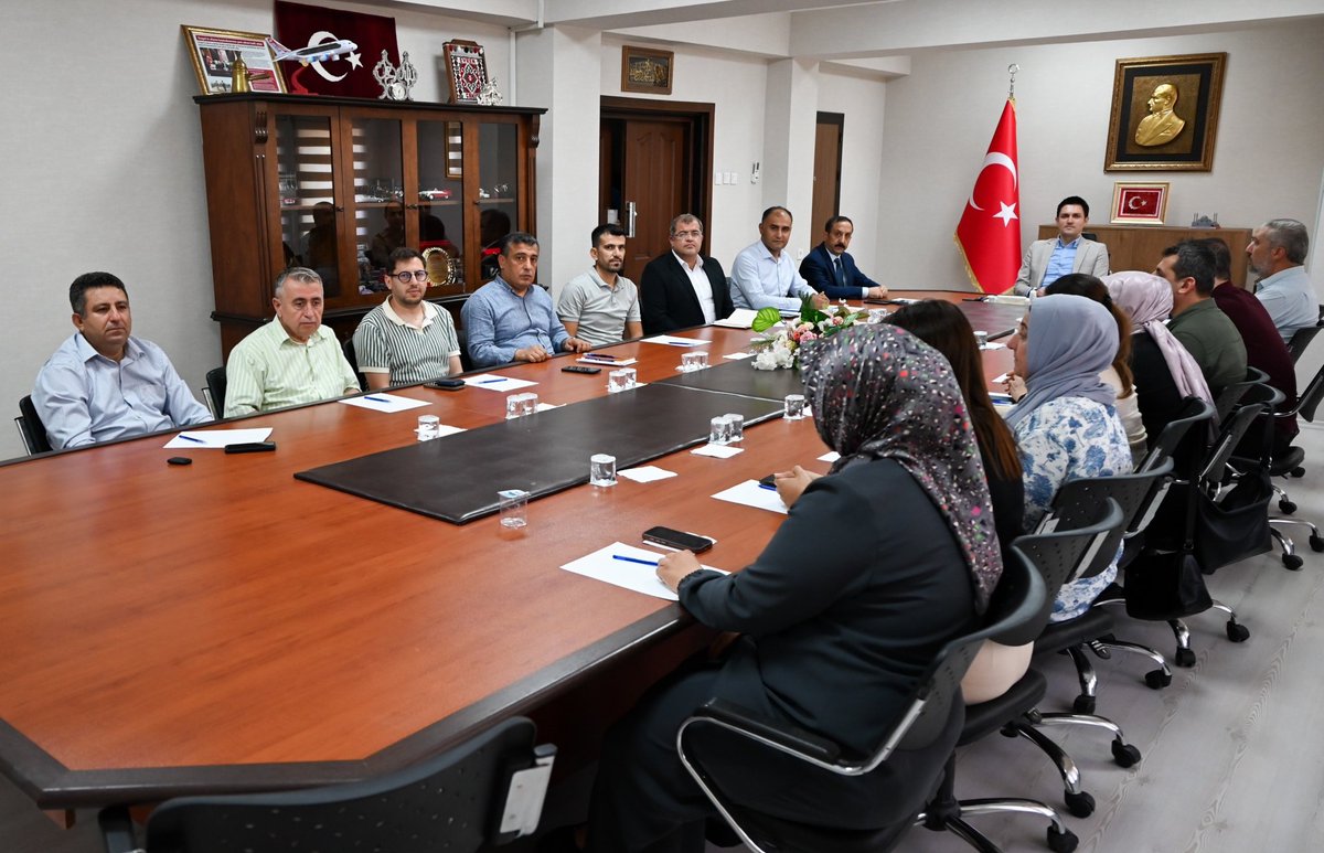 Kaymakamımız Sayın Evren ÇAKIR başkanlığında;

📌Bu yıl “Zaferin Adı Türkiye” mottosuyla 9’uncusu gerçekleştirilecek olan 15 Temmuz Demokrasi ve Milli Birlik Günü anma etkinlikleri hazırlık toplantısı ilgili kurum müdürlerinin katılımıyla gerçekleştirildi.

📌 Yapılan toplantıda;