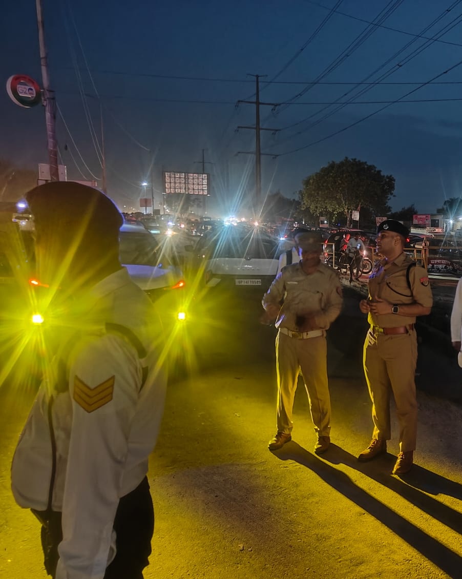 DCP Traffic Noida (@dcptrafficnoida) on Twitter photo .<a href="/dcptrafficnoida/">DCP Traffic Noida</a> рджреНрд╡рд╛рд░рд╛ рдХрд┐рд╕рд╛рди рдЪреМрдХ рдкрд░ рдпрд╛рддрд╛рдпрд╛рдд рд╡реНрдпрд╡рд╕реНрдерд╛ рдХрд╛ рдирд┐рд░реАрдХреНрд╖рдг рдХрд┐рдпрд╛ рдЧрдпрд╛ рддрдерд╛ рдпрд╛рддрд╛рдпрд╛рдд рдХреЗ рд╕реБрдЧрдо рд╕рдВрдЪрд╛рд▓рди рдмрдирд╛рдП рд░рдЦрдиреЗ рдХреЗ рд╕рдВрдмрдВрдз рдореЗрдВ рд╕рд░реНрд╡ рд╕рдВрдмрдВрдзрд┐рдд рдХреЛ рдЖрд╡рд╢реНрдпрдХ рджрд┐рд╢рд╛-рдирд┐рд░реНрджреЗрд╢ рджрд┐рдП рдЧрдПред
рдпрд╛рддрд╛рдпрд╛рдд рд╣реЗрд▓реНрдкрд▓рд╛рдЗрди рдирдВ0- 9971009001 .<a href="/dcptrafficnoida/">DCP Traffic Noida</a> рджреНрд╡рд╛рд░рд╛ рдХрд┐рд╕рд╛рди рдЪреМрдХ рдкрд░ рдпрд╛рддрд╛рдпрд╛рдд рд╡реНрдпрд╡рд╕реНрдерд╛ рдХрд╛ рдирд┐рд░реАрдХреНрд╖рдг рдХрд┐рдпрд╛ рдЧрдпрд╛ рддрдерд╛ рдпрд╛рддрд╛рдпрд╛рдд рдХреЗ рд╕реБрдЧрдо рд╕рдВрдЪрд╛рд▓рди рдмрдирд╛рдП рд░рдЦрдиреЗ рдХреЗ рд╕рдВрдмрдВрдз рдореЗрдВ рд╕рд░реНрд╡ рд╕рдВрдмрдВрдзрд┐рдд рдХреЛ рдЖрд╡рд╢реНрдпрдХ рджрд┐рд╢рд╛-рдирд┐рд░реНрджреЗрд╢ рджрд┐рдП рдЧрдПред
рдпрд╛рддрд╛рдпрд╛рдд рд╣реЗрд▓реНрдкрд▓рд╛рдЗрди рдирдВ0- 9971009001