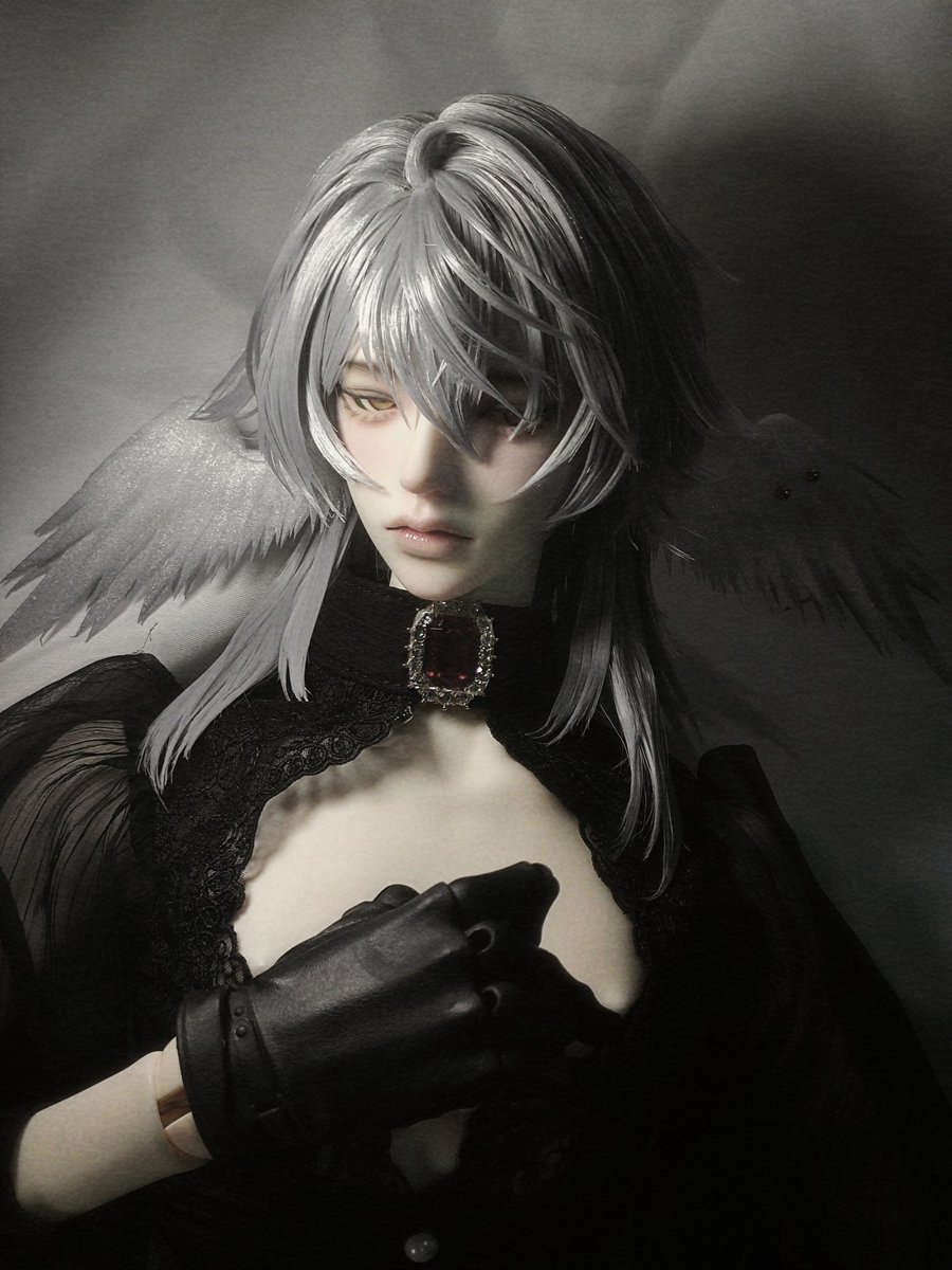 感觉大家好像更喜欢嚒一些的？那我再来三张。这个衣服真的……嗯……