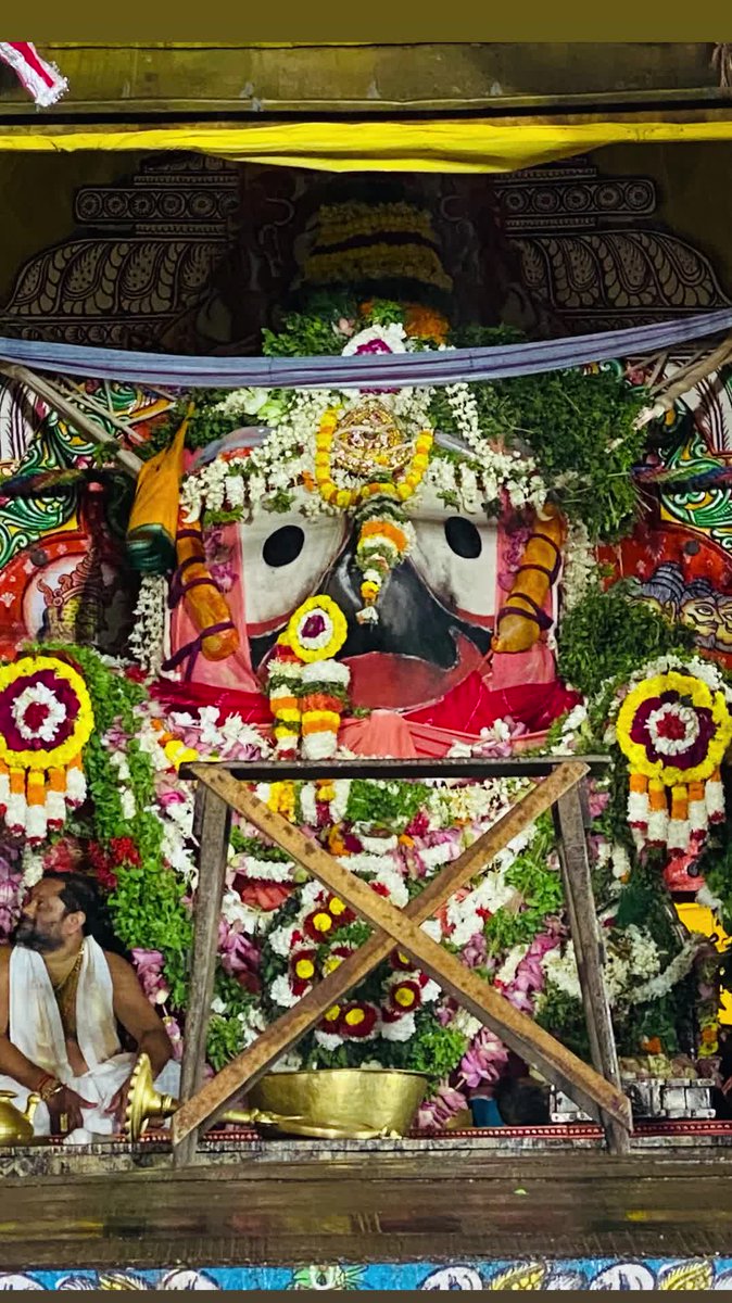 odiajagat's tweet image. ଗତକାଲି ହରିଶୟନ ଏକାଦଶୀରେ ରଥାରୂଢ ଶ୍ରୀବିଗ୍ରହଙ୍କର ବଲ୍ଲଭ ବଡ଼ସିଂହାର ବେଶ ଦର୍ଶନ 

ଜୟ ଜଗନ୍ନାଥ 😍❤️🙏