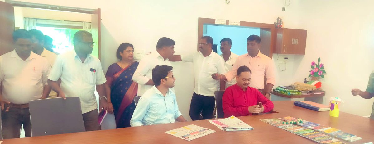 Zilla Panchayat Ramanagara (@zpramanagara) on Twitter photo ಇಂದು ಕೇಂದ್ರ ಗ್ರಾಮೀಣಾಭಿವೃದ್ಧಿ ಮಂತ್ರಾಲಯದ ಹೆಚ್ಚುವರಿ ಕಾರ್ಯದರ್ಶಿಗಳಾದ ಶ್ರೀ #Sushilkumar_lahoni IAS ಹಾಗೂ ಬೆಂಗಳೂರು ದಕ್ಷಿಣ ಜಿ.ಪಂ #CEO_Anmol_Jain IAS ರವರು ಚನ್ನಪಟ್ಟಣ ತಾಲ್ಲೂಕು ಪಂಚಾಯಿತಿಯ ಸಾಮರ್ಥ್ಯಸೌಧ ಹಾಗೂ ನೀಲಂದ್ರ ಗ್ರಾ.ಪಂ. ಡಿಜಿಟಲ್ ಗ್ರಂಥಾಲಯಕ್ಕೆ ಭೇಟಿ ನೀಡಿ ವೀಕ್ಷಿಸಿದರು
<a href="/IASassociation/">IAS Association</a> <a href="/MoRD_GoI/">Ministry of Rural Development, Government of India</a> ಇಂದು ಕೇಂದ್ರ ಗ್ರಾಮೀಣಾಭಿವೃದ್ಧಿ ಮಂತ್ರಾಲಯದ ಹೆಚ್ಚುವರಿ ಕಾರ್ಯದರ್ಶಿಗಳಾದ ಶ್ರೀ #Sushilkumar_lahoni IAS ಹಾಗೂ ಬೆಂಗಳೂರು ದಕ್ಷಿಣ ಜಿ.ಪಂ #CEO_Anmol_Jain IAS ರವರು ಚನ್ನಪಟ್ಟಣ ತಾಲ್ಲೂಕು ಪಂಚಾಯಿತಿಯ ಸಾಮರ್ಥ್ಯಸೌಧ ಹಾಗೂ ನೀಲಂದ್ರ ಗ್ರಾ.ಪಂ. ಡಿಜಿಟಲ್ ಗ್ರಂಥಾಲಯಕ್ಕೆ ಭೇಟಿ ನೀಡಿ ವೀಕ್ಷಿಸಿದರು
<a href="/IASassociation/">IAS Association</a> <a href="/MoRD_GoI/">Ministry of Rural Development, Government of India</a>