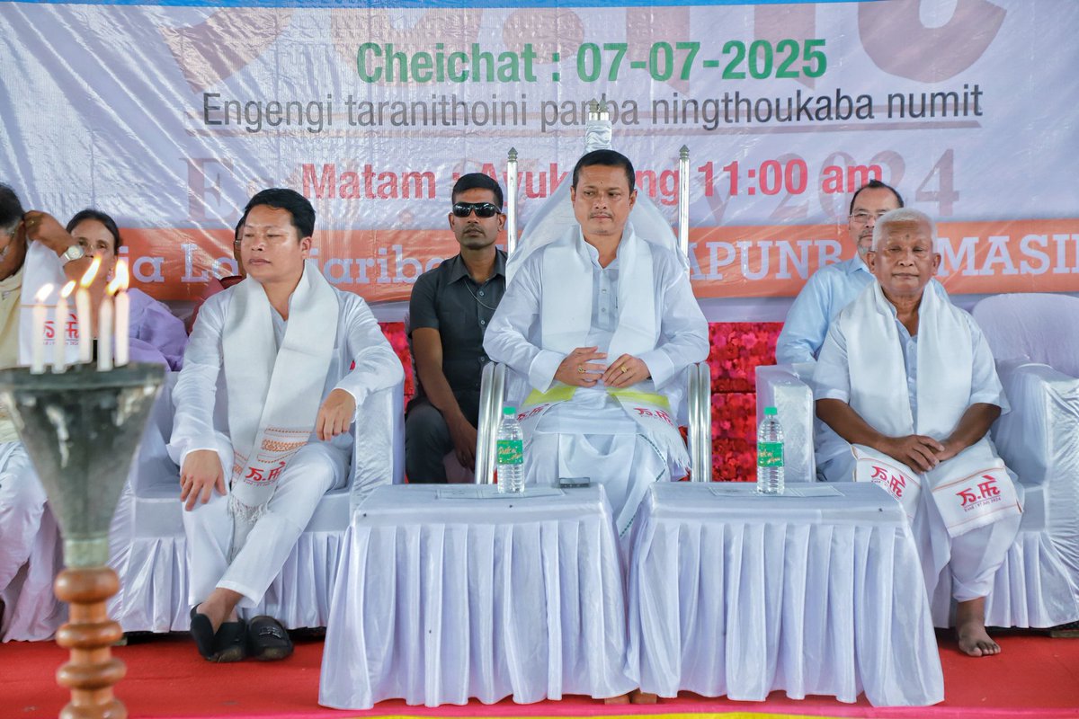 MaharajaManipur's tweet image. Attended 1st Foundation Day of Kumbi Ema, on the theme " For a Unified Mothers" at Lainingthou Santhong Apanba Khongbu Manga, Kumbi AC, Manipur.
Hon'ble MLA of Kumbi AC Shri @premchandrasanasam along with several leaders of Meira Paibi, CSOs & local elders attended the function.