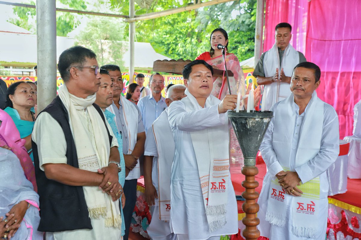 MaharajaManipur's tweet image. Attended 1st Foundation Day of Kumbi Ema, on the theme " For a Unified Mothers" at Lainingthou Santhong Apanba Khongbu Manga, Kumbi AC, Manipur.
Hon'ble MLA of Kumbi AC Shri @premchandrasanasam along with several leaders of Meira Paibi, CSOs & local elders attended the function.