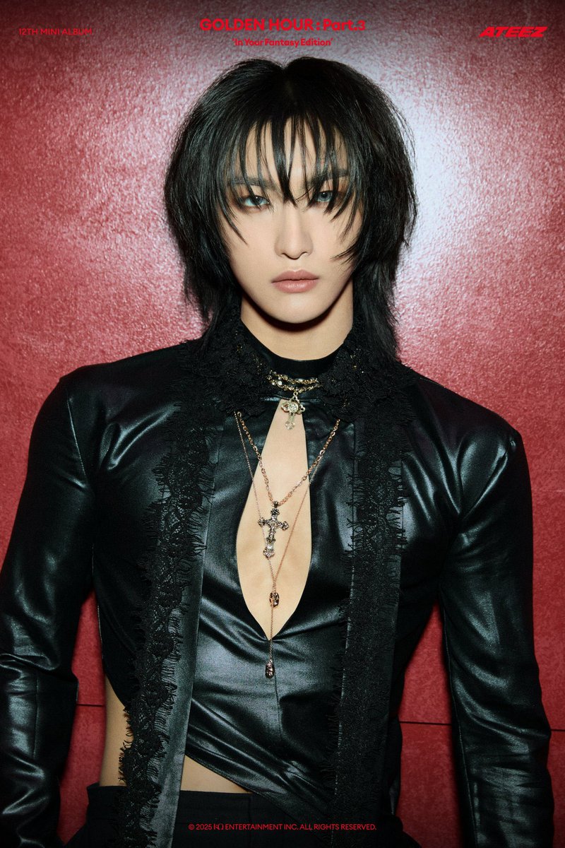 nobodylikehwa's tweet photo. LEATHER OUTFIT AND ICE BLUE LENSES?? https://t.co/MgDB4EDOCV
