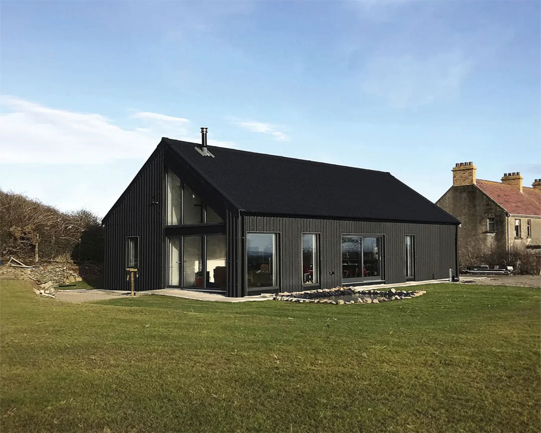 Wondering which house cladding material is best for a timber frame home? Check out our collection of inspiring builds and get some expert advice about the different options: ow.ly/cOuW50Wkfjv
