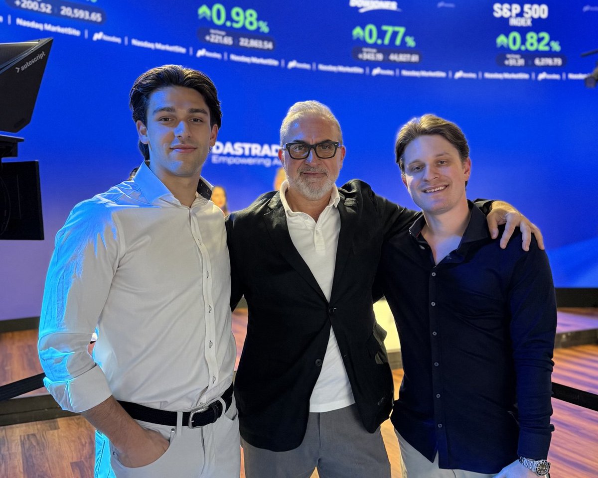 TradingGuardian's tweet photo. Proud to support @dastrader  at the @Nasdaq  Closing Bell.

An incredible day highlighting the innovation and transparency driving modern trading platforms.

Honored to represent Guardian Trading alongside leaders shaping the future of market access.

#GuardianTrading #Nasdaq #DASTrader #Trading #CapitalMarkets