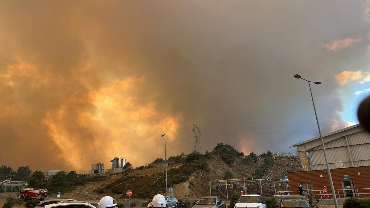🔴 #Incendie à #Narbonne : le Préfet de l’#Aude invite les populations des Quartiers Roche-Grise, Montplaisir et Réveillon, du domaine de la Jonquières à Narbonne et Prat-de-Cest à Bages à se confiner.