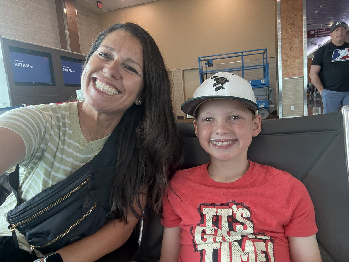 On our way to watch our favorite <a href="/theAUSLofficial/">AUSL</a> athletes! <a href="/DanielleGibsonW/">Danielle Gibson Whorton</a> <a href="/briellis1/">Bri Ellis</a> and Mariah Lopez! CANNOT WAIT!! <a href="/RazorbackSB/">Arkansas Softball</a>