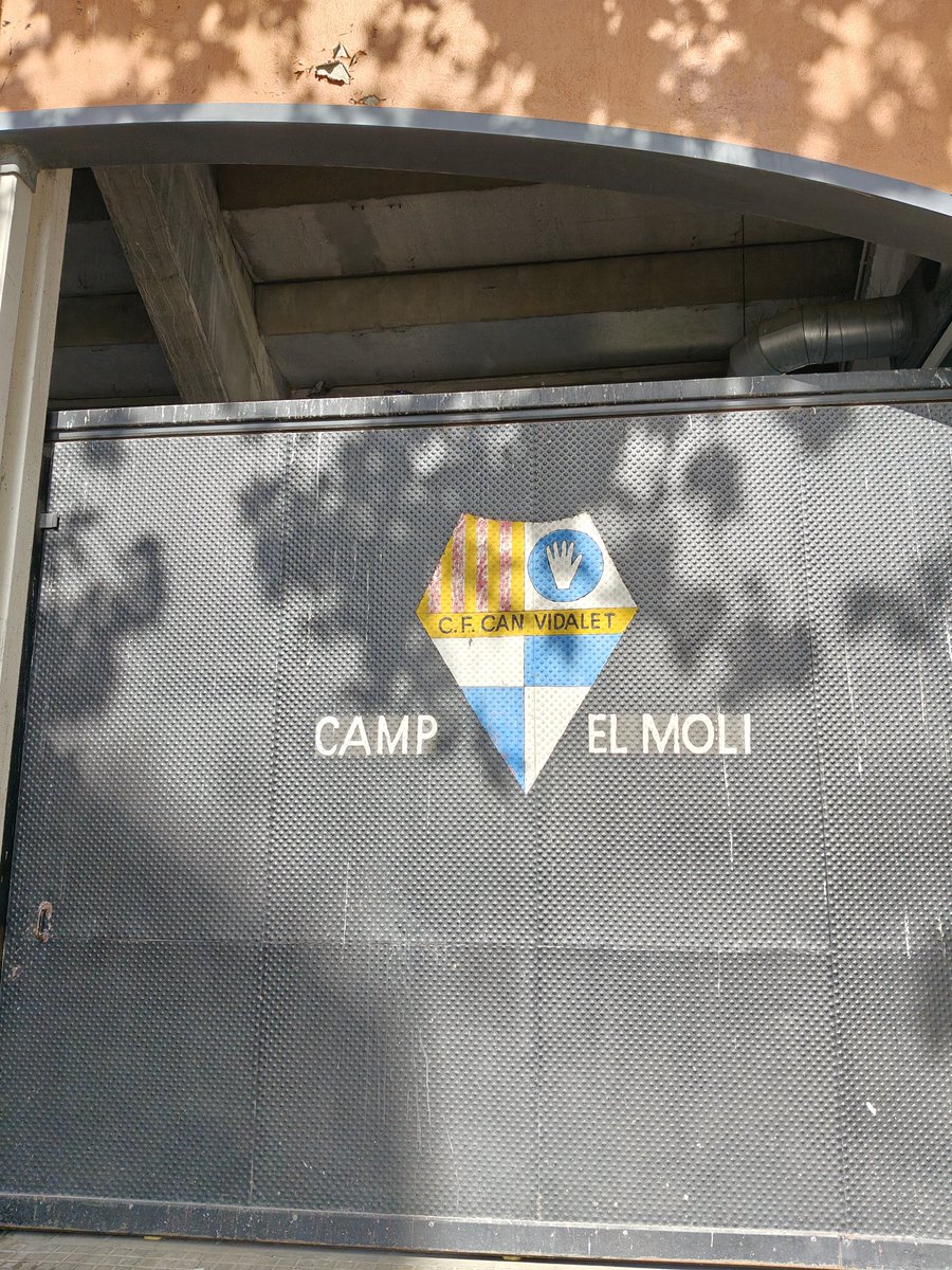 ⚽ CF Can Vidalet - Atlètic Sant Just
🗒️ Relegationshinspiel
🏟️ Camp d'Esports Municipal
🎫 Eintritt: 5€
🍺 Bier: 3€
👀 Zuschauende: ~1.200
🥅 Ergebnis: 2:2
🌍 Länderpunkt: 6 🇪🇸