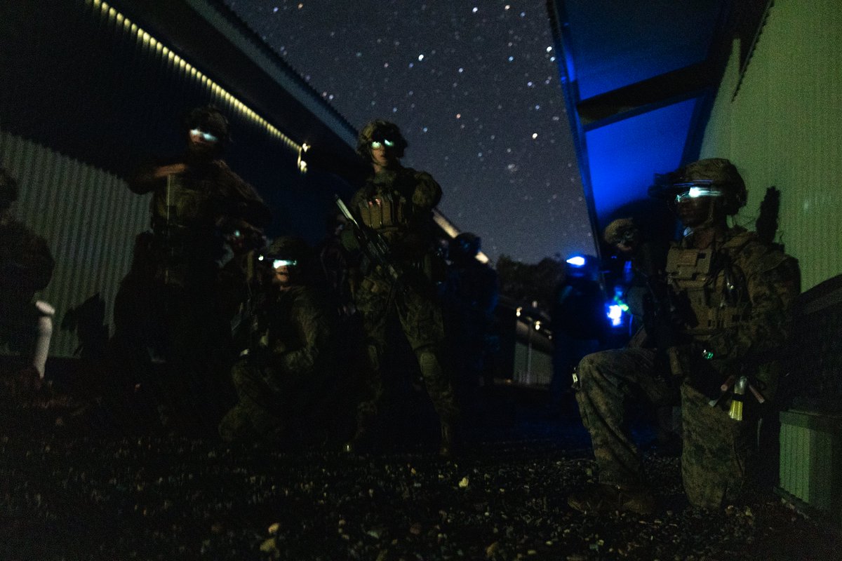 31stMeu's tweet image. 馃搷Sam Hill Airfield, Queensland, Australia, July 1, 2025.
U.S. Marines with Maritime Raid Force, 31st MEU, conducted a limited scale raid night exercise to demonstrate operational proficiency.
(@USMC 馃摳 by Cpl. Alora Finigan)
@USNavy
@INDOPACOM
@DeptofDefense