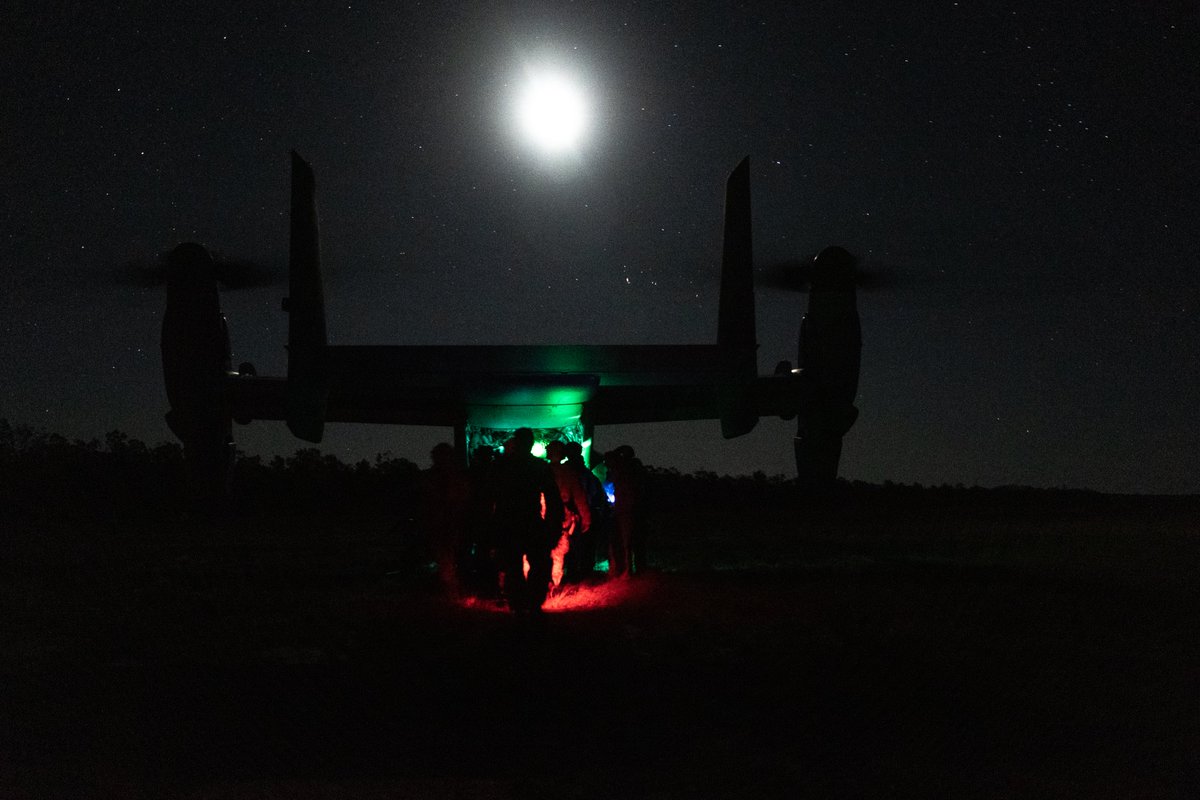 31stMeu's tweet image. 馃搷Sam Hill Airfield, Queensland, Australia, July 1, 2025.
U.S. Marines with Maritime Raid Force, 31st MEU, conducted a limited scale raid night exercise to demonstrate operational proficiency.
(@USMC 馃摳 by Cpl. Alora Finigan)
@USNavy
@INDOPACOM
@DeptofDefense