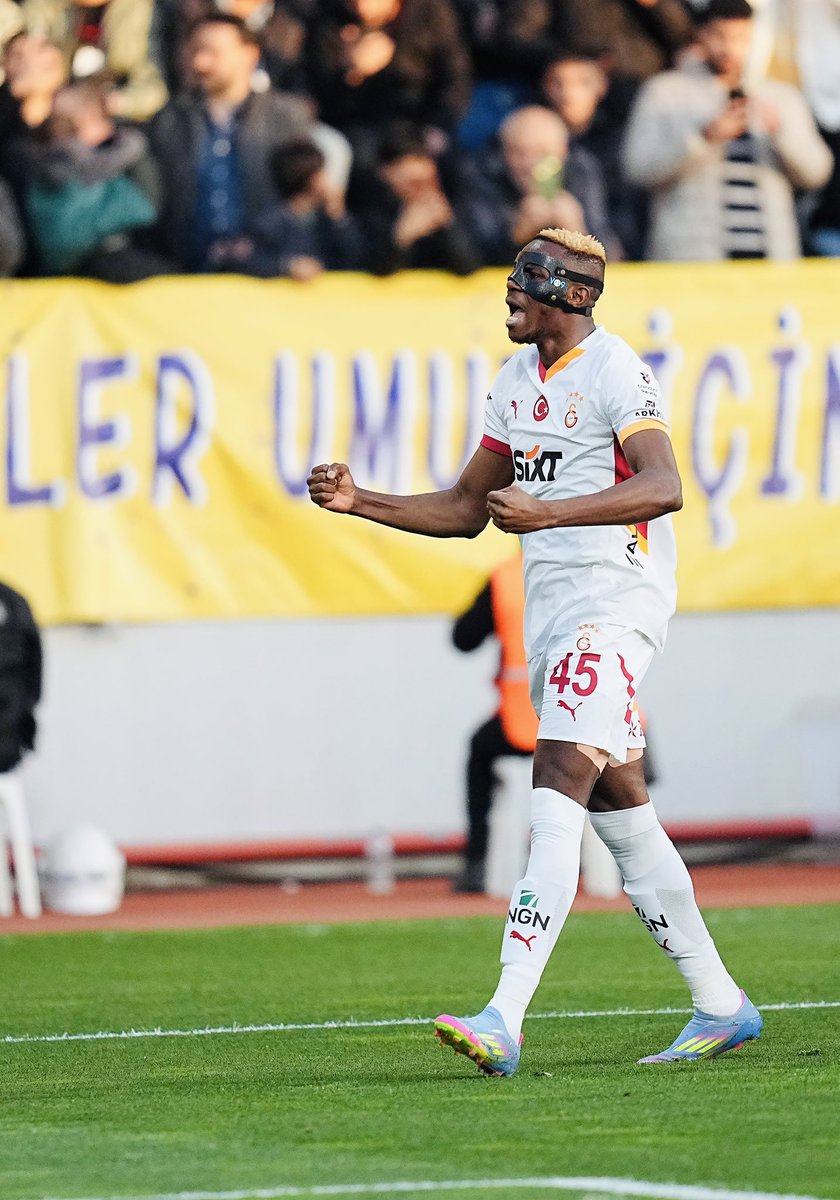 Victor Osimhen diye yazılır, ADAM diye okunur..
Kendisine duyulan sevgiye aidiyetle karşılık veren futbolcuların hastasıyız.
#Galatasaray