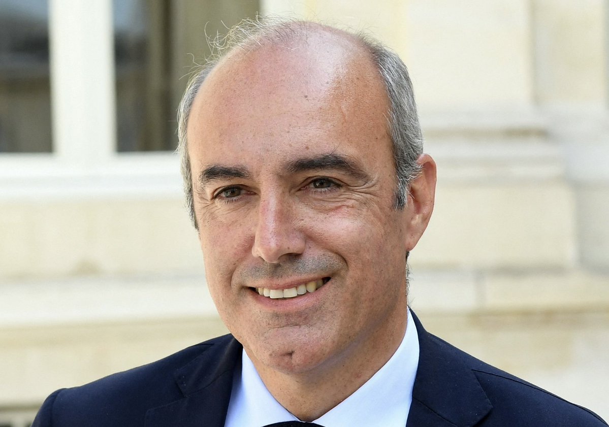 TMohamedSoilihi's tweet image. J’apprends avec tristesse le décès du député Olivier Marleix. Il fut un homme, un maire et un député engagé, proche de nos compatriotes.
Mes pensées vont à sa famille, à ses proches et à sa famille politique.