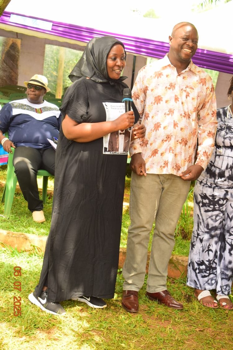 Speaking to mourners in Lela, Kisumu West, last Saturday, where I went to condole with my Cousin Violet Maningi, who lost her brother in law Cedric Awiti.
Violet is the daughter of my late uncle Maningi.May God comfort the family of Mzee Jacob Awiti, RIP our brother in law Cedric