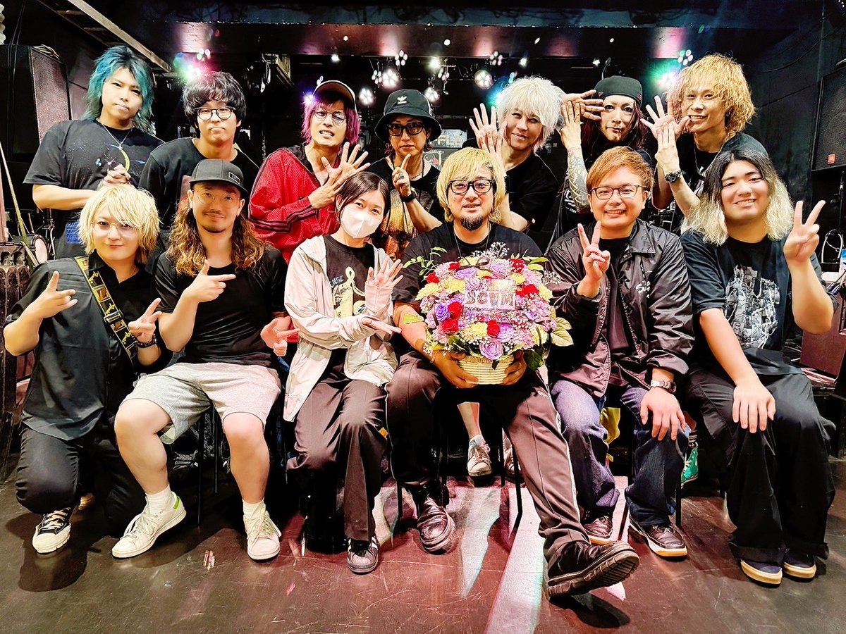 Ayakashibaku's tweet photo. 数年振りとは思えないLIVEでした

いろんなプロジェクトで唄わせてもらってる中でSCUMの貘は少年時代に想い描いた、
キ◎ガイボーカリストのスタイルまんまなんです
ユッキーはそんな俺を引き出してくれました

改めてこんな2人ですがよろしくお願いします🤲七七🎋

また10/28都内でお会いしましょ🎃 https://t.co/CRis8nfNvi