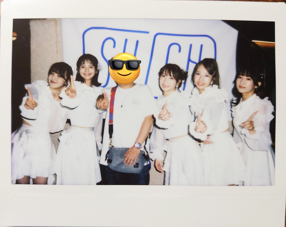 a4tateichi's tweet photo. 先週のチェキツイ📷
#SWǃCH #SWICH #すいっち
#SWICHOFF
#今日のチェキツイ
2025/6/30 SW!CH LAST LIVE「SW!CH OFF」@渋谷WWW
日が変わって、メンバみんながOFFしてからのチェキツイです。ちょうど1週間前の出来事ですが、だいぶ前のような気もするし、昨日のことのような気もします。現場に通い始めて1年と1ヶ月ですが、2回目の現場から全員とチェキ撮りはじめてOFF発表後は全通までいきませんが、おみっきー軍団の中で1番出席率よくて、メンバとそこそこお話しできてきたのではないかと思ってます。後ほど、メンバーごとにチェキツイあげますが、ほんとひとことだけでメッセージを添えたいと思います。
メンバみなさん、運営の方々、ファンのみなさんににめちゃくちゃ感謝しています🙏
ありがとうございました🙇