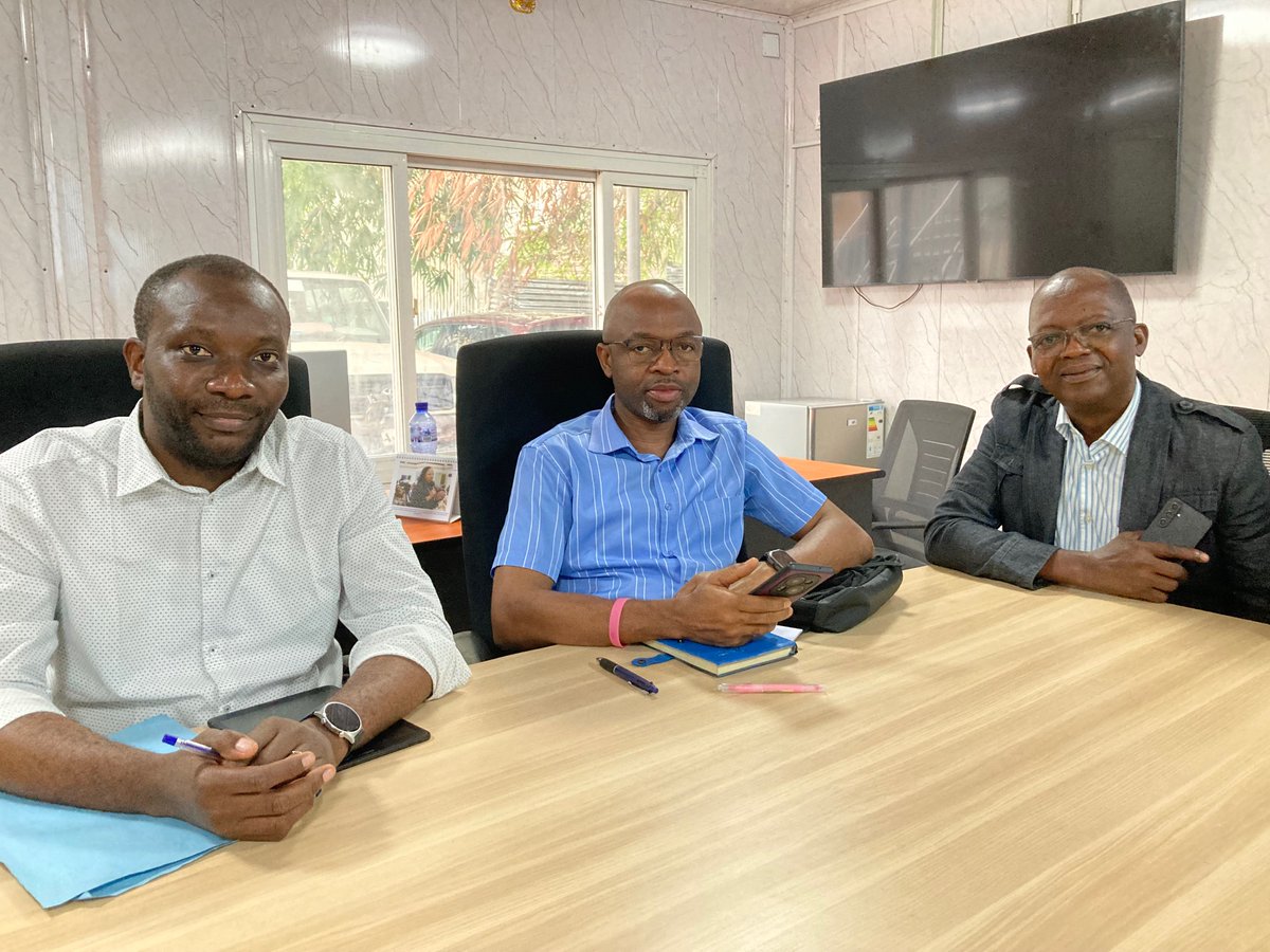 北海道大学国際感染症学院の卒業生たちと会いました。次のプロジェクトの相談です。