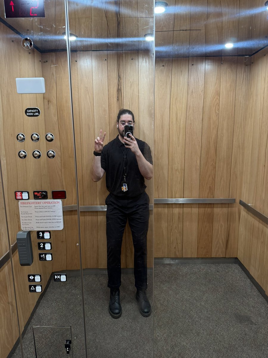 ilyrusty's tweet image. Both pictures are me at work