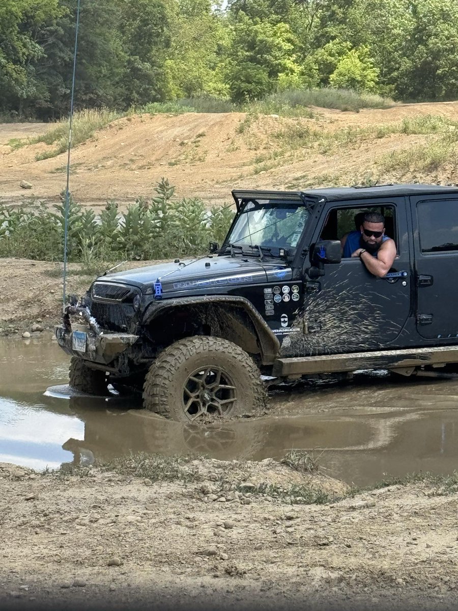 Jeep_Jose11's tweet photo. Sometime I Question Why I Go Into Mud 🤣🤣🤣

#SevenSlotBattalion #MidwestJeepAlliance #Rubicon https://t.co/9qJq73jdln