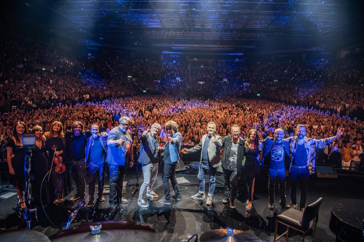 Jeff Lynne's ELO tweet media