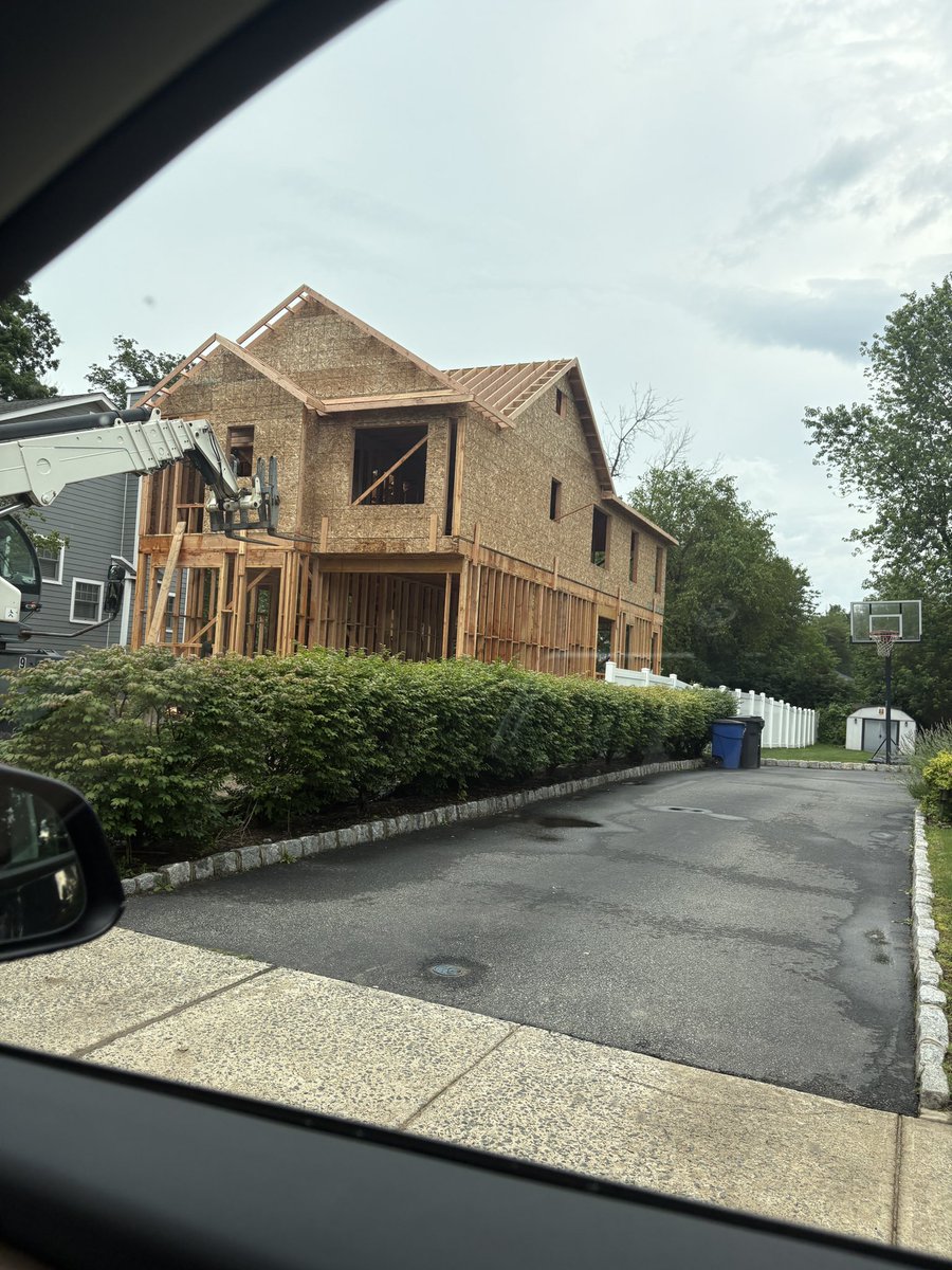 SunShakSunday's tweet image. Project Weston Update:
Offer came in last night at 8pm
Agreed on terms this morning by 10am
Will be UC by 7/9 &amp; Deliver by 11/15 to avoid the new mansion tax
We just finished framing 😅
I inherited a high sense of urgency from my parents and it continues to payoff