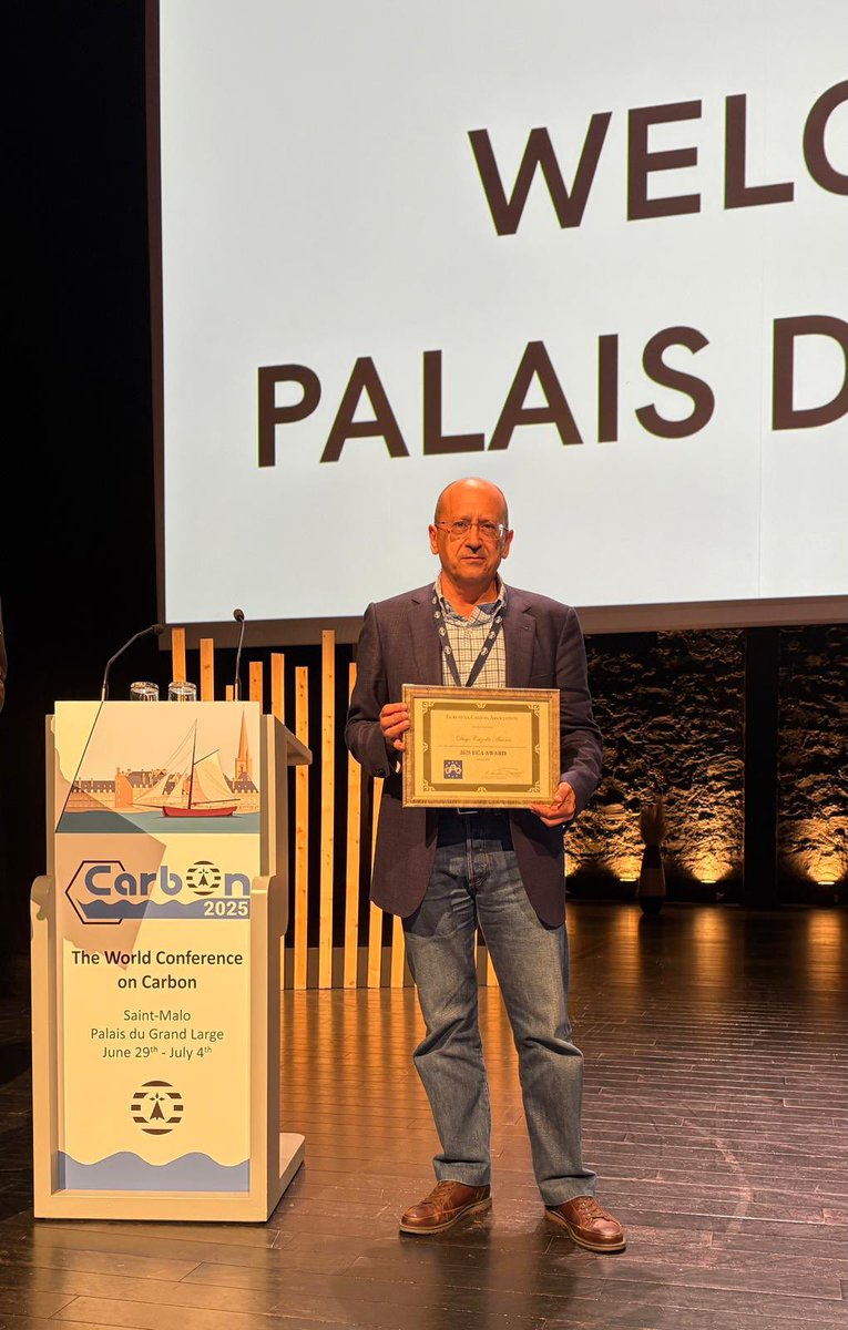 MCMA CME (@cmemcma) on Twitter photo Nos alegra compartir que Diego Cazorla Amoros, Catedrático del Depto. de Quimica Inorganica e IUMA de <a href="/UA_Universidad/">Universidad de Alicante UA</a> ha obtenido el premio de la European Carbon Association, otorgado por sus contribuciones en ciencia y tecnología de materiales de carbón. Enhorabuena Diego!! Nos alegra compartir que Diego Cazorla Amoros, Catedrático del Depto. de Quimica Inorganica e IUMA de <a href="/UA_Universidad/">Universidad de Alicante UA</a> ha obtenido el premio de la European Carbon Association, otorgado por sus contribuciones en ciencia y tecnología de materiales de carbón. Enhorabuena Diego!!