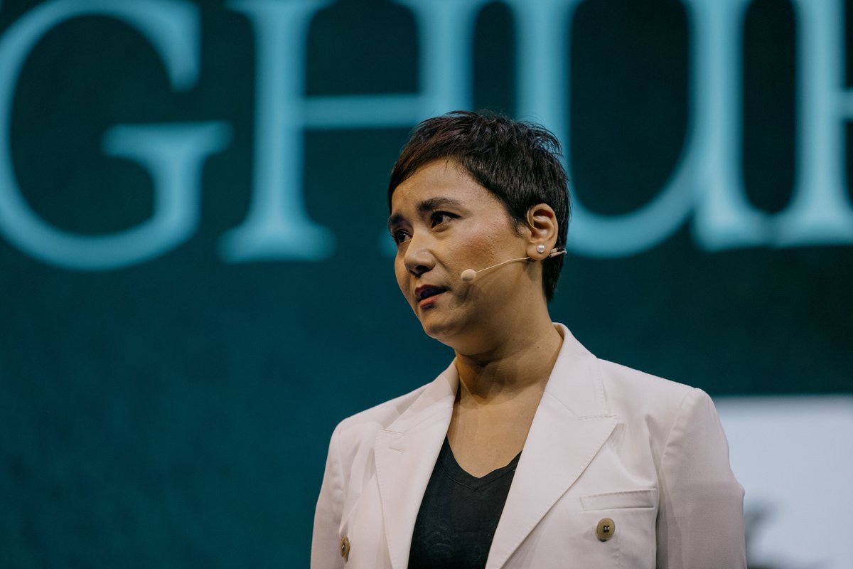 OsloFF's tweet image. So many Uyghurs are forced into labor to feed the global supply chains. @nyrola Elimä delivered a powerful firsthand account of life in the Uyghur region under China's repressive surveillance state.
She calls for justice, truth, and a dedication to human dignity for the Uyghurs…