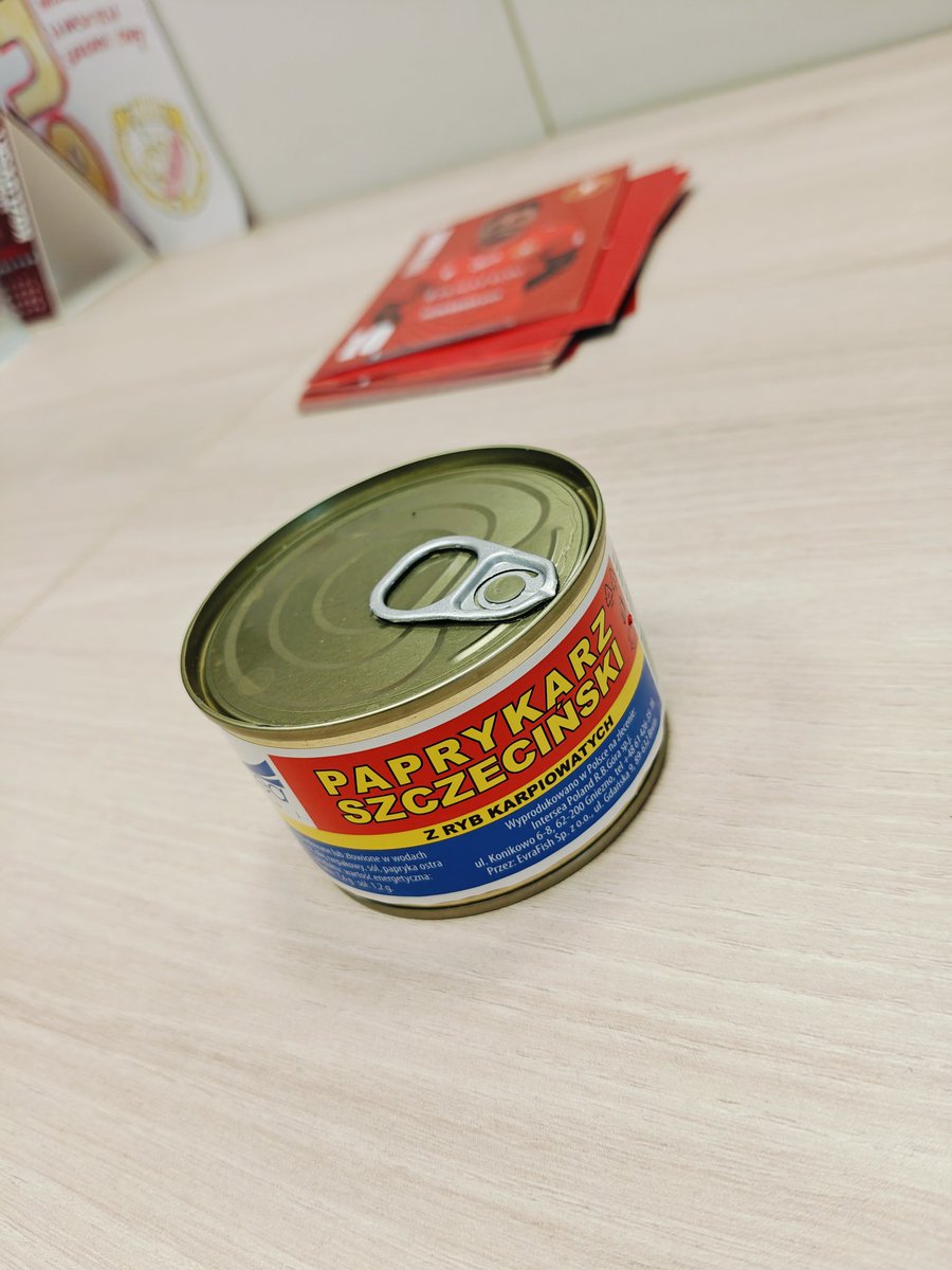 ciekawski27's tweet image. Przychodzi człowiek dziś do pracy i i od razu taki prezent od nowego szefa. Jednak dobrze, że przywożąc smakołyki, pochodzi ze Szczecina, a nie ze Szwecji...
Witaj w drużynie 🇦🇹 @K_Ufland!