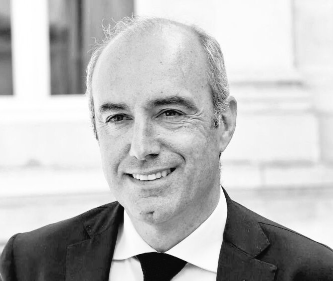 vpecresse's tweet image. Bouleversée par la disparition d’Olivier Marleix, un homme de convictions, gaulliste et républicain engagé, un homme droit sur lequel on pouvait toujours compter dans l'adversité. La France perd un de ses serviteurs, et les habitants de l'Eure et Loir leur premier défenseur. Mes…