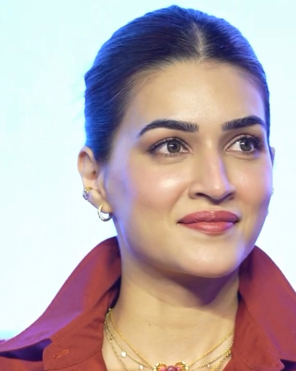 her breathtakingly beautiful face ❤️
#KritiSanon