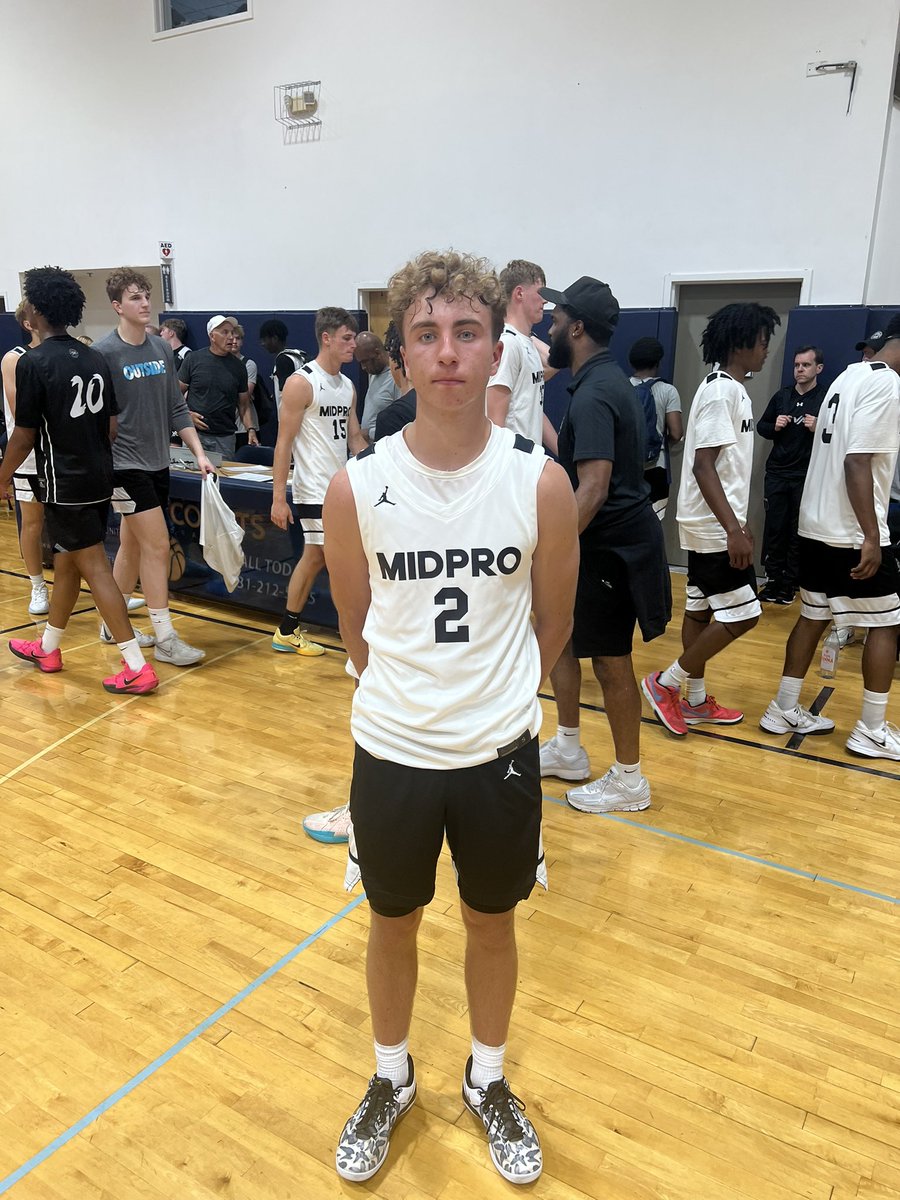 Class of 2027 5’11” CG <a href="/welchbrady2/">Brady Welch</a> of <a href="/MidProAcademy/">Midwest Prospect Academy</a> 16U is a long range three point shooter. Can hit them as soon as he walks in a gym. Scores them from all over the court. Hit some mid range jumpers in event. <a href="/MolineBoysBball/">Moline Boys Basketball</a> product. #cybnsummershootout <a href="/IllinoisAttack/">ILLINOIS ATTACK</a>