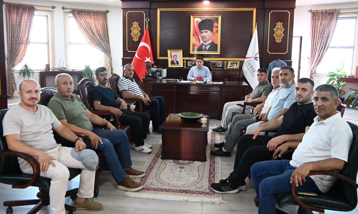 T.C. Derik Kaymakamlığı (@derikkaymakam) on Twitter photo Sakarya Arifiye Esnaf ve Sanayici İş Adamları Derneği Başkanı Fatih Yeter ve beraberindekiler, Kaymakamımız <a href="/yemrebayrakli/">Yunus Emre Bayraklı</a>’yı makamında ziyaret ettiler.
<a href="/TC_icisleri/">T.C. İçişleri Bakanlığı</a>
<a href="/Mardin_Valiligi/">Mardin Valiliği</a>
<a href="/iletisim/">T.C. İletişim Başkanlığı</a> Sakarya Arifiye Esnaf ve Sanayici İş Adamları Derneği Başkanı Fatih Yeter ve beraberindekiler, Kaymakamımız <a href="/yemrebayrakli/">Yunus Emre Bayraklı</a>’yı makamında ziyaret ettiler.
<a href="/TC_icisleri/">T.C. İçişleri Bakanlığı</a>
<a href="/Mardin_Valiligi/">Mardin Valiliği</a>
<a href="/iletisim/">T.C. İletişim Başkanlığı</a>
