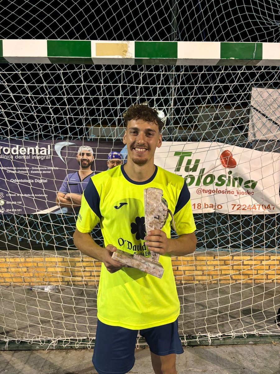 Queremos dar la enhorabuena a nuestro <a href="/joselillorobles/">jose robles</a> por su victoria en el Memorial 'Pablo Borrego Gálvez" y la consecución de la prestigiosa Bota de Piedra que se otorga al mejor jugador del evento por excelencia del fútbol sala en la Sierra Sur 
Enorme nuestro "ROBLES" 👏🏼🙌🏼💪🏼