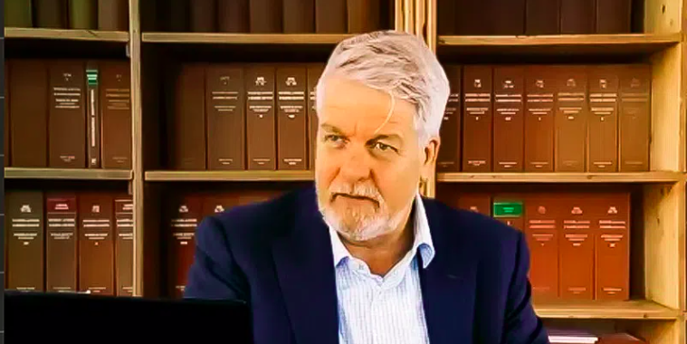 JimFergusonUK's tweet photo. https://t.co/TTyG9Bx9ZA

BREAKING: 🚔 THE LAWYER WHO DARED TO STAND UP — NOW DETAINED 🚔

👨‍⚖️ A solicitor working on the Dutch Pfizer case was blindfolded, arrested, and is still being held.

His crime?

Daring to expose vaccine deaths.

💥 Raided at home. Dragged in handcuffs. No charges released. No mainstream coverage.

⚖️ This isn’t justice—it’s tyranny.

📢 WHAT THIS MEANS:

⚠️ The rule of law has become the rule of fear.
⚠️ Those who expose truth are treated like criminals.
⚠️ The system is showing its true face.
We must not stay silent.
@MarioNawfal @RealAlexJones @RobertKennedyJr
@elonmusk @DiedSuddenly_