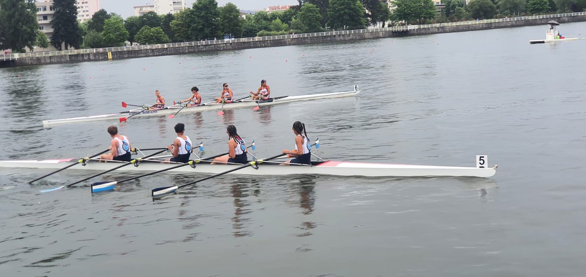 94Aviron's tweet photo. Ce weekend à Vichy, c'était les championnats de France J16 et U23 !

En J16F1x, Léni remporte la finale C !
En J16M4x, le bateau de Timothy, Mona, Aristide et Mélina termine 4e lors de la finale C.
En S-23F2x, Avril et Laura finissent 2e en finale D.

Félicitations à tous ! https://t.co/qQ0A1mxmSy